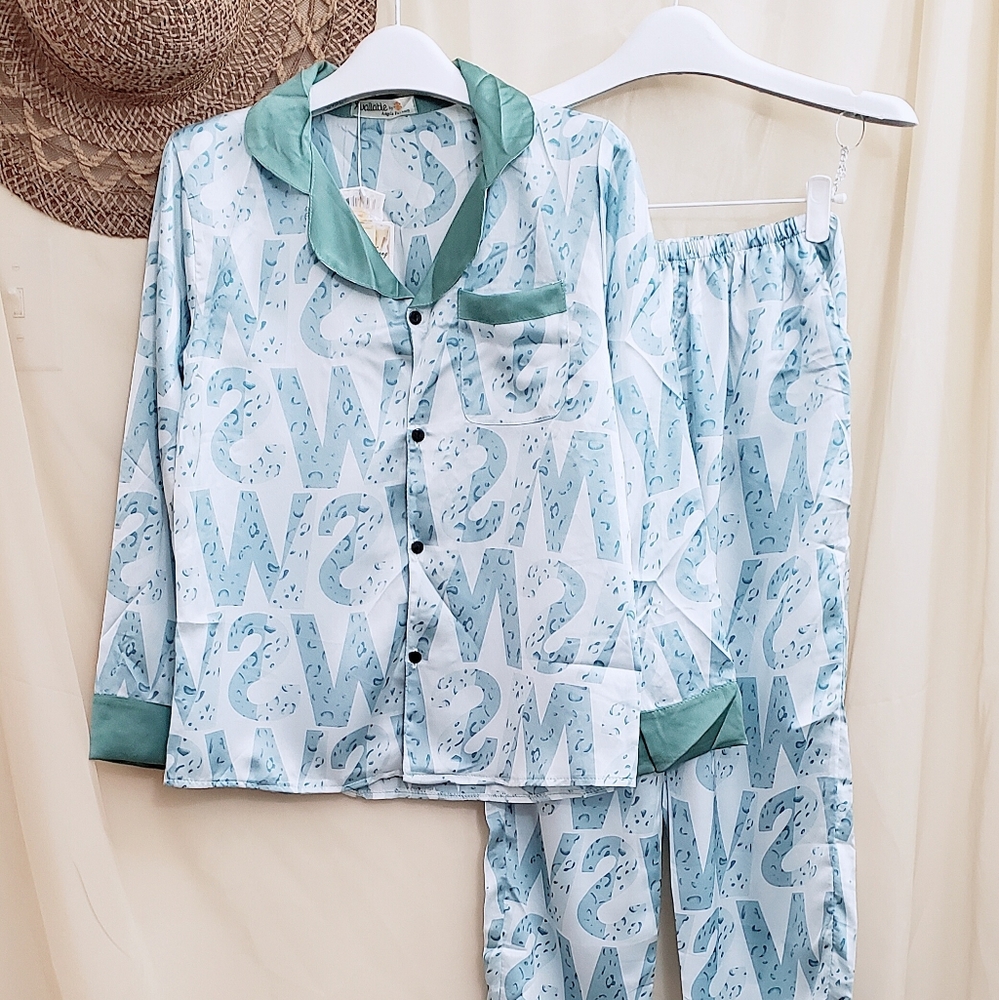 Brand new women's pajamas set